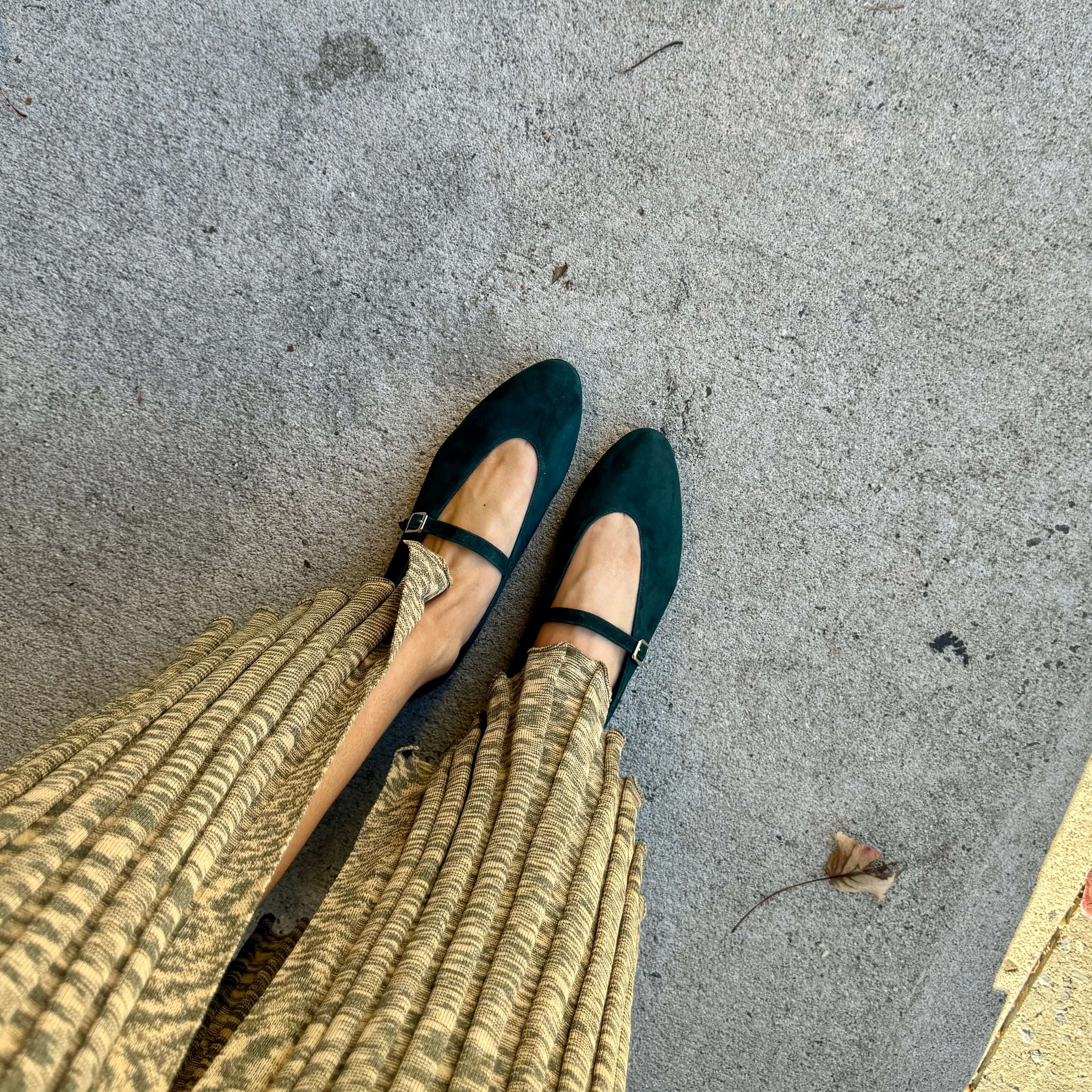 Bari - Bottle Suede Elegant Look