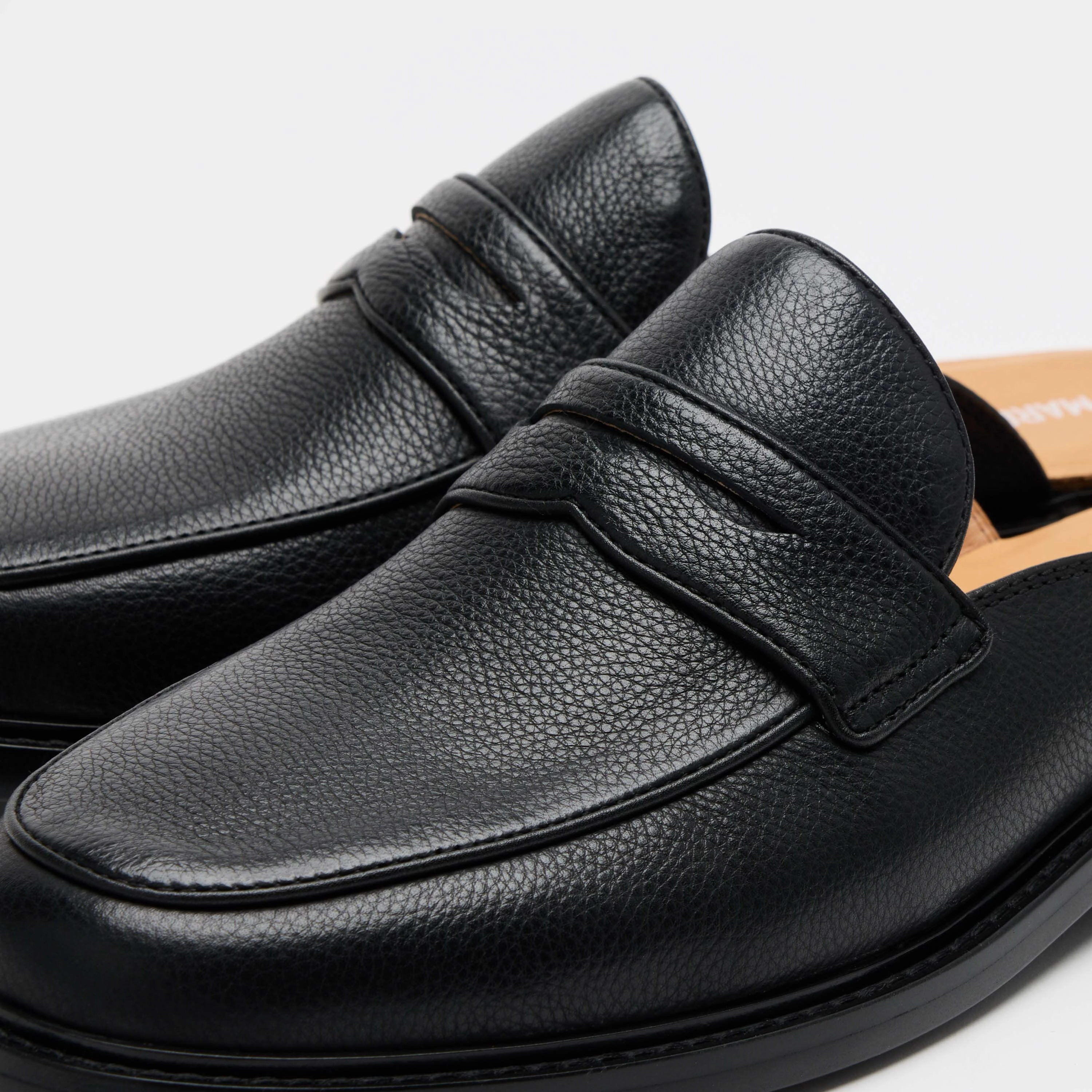 Classic Style Del Mar Black Pebble Loafer Mules