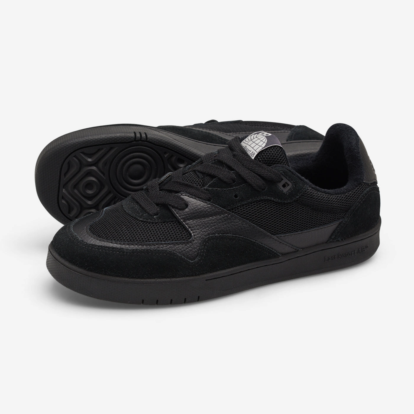 CM002 (Black/Black) Grip Walk