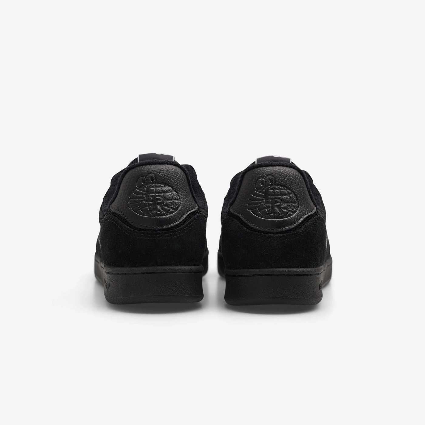 CM002 (Black/Black) Grip Walk
