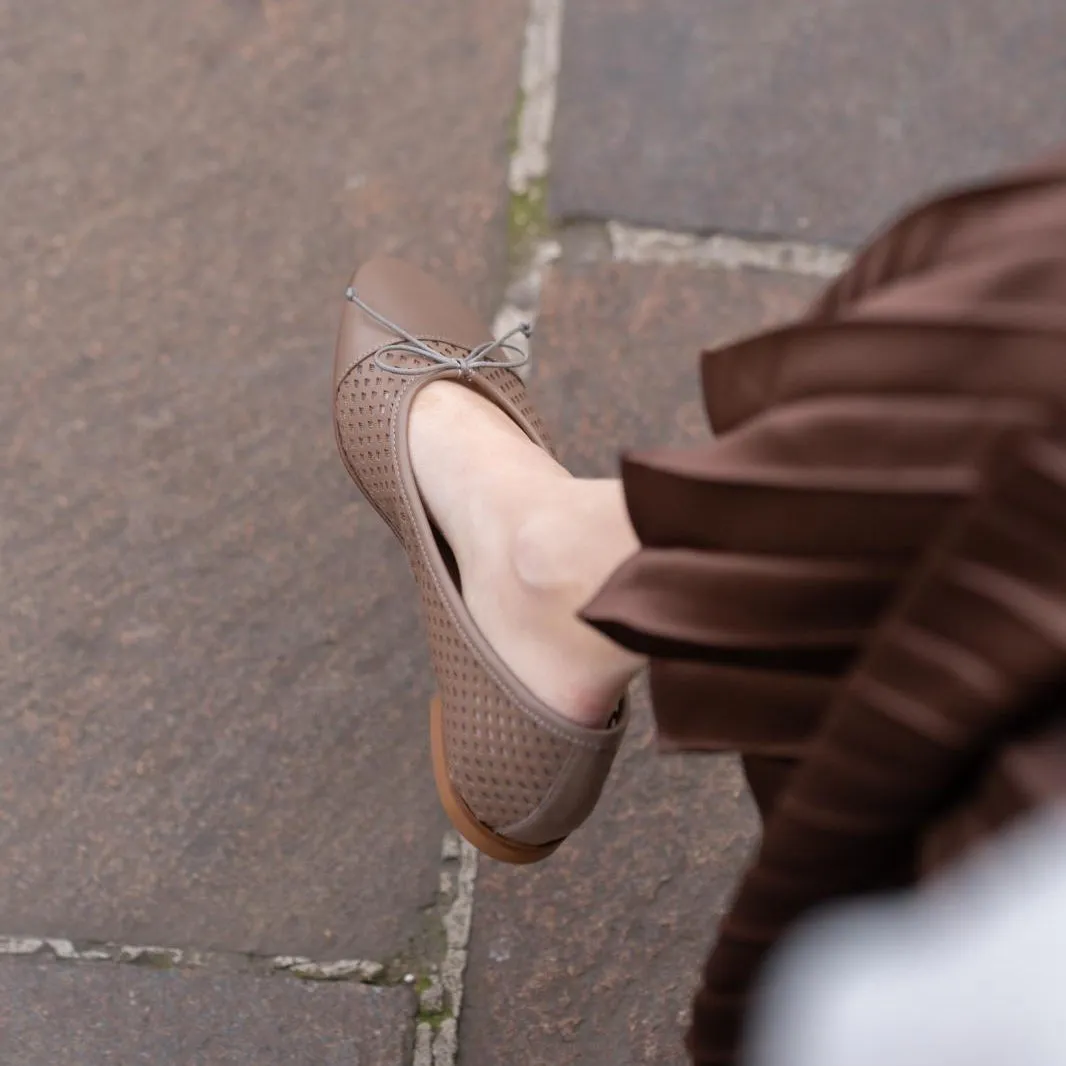 Comfort Wear Como - Perforated Taupe (cap toe)