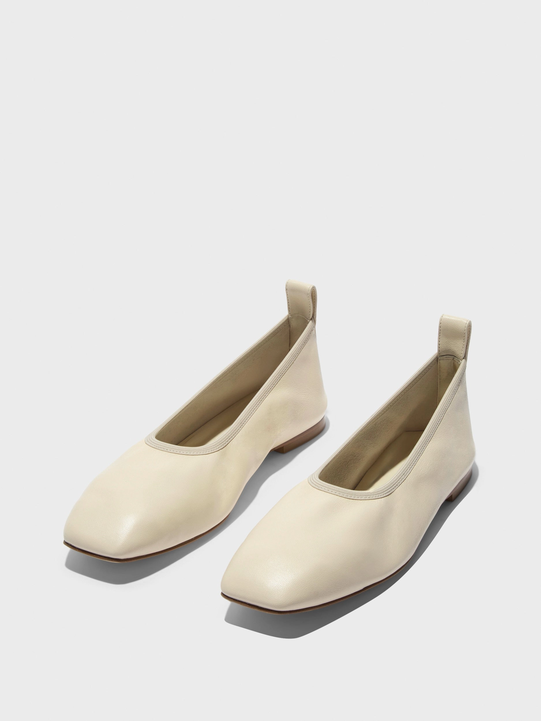 Comfortable Walk Nomi Ruched Flats
