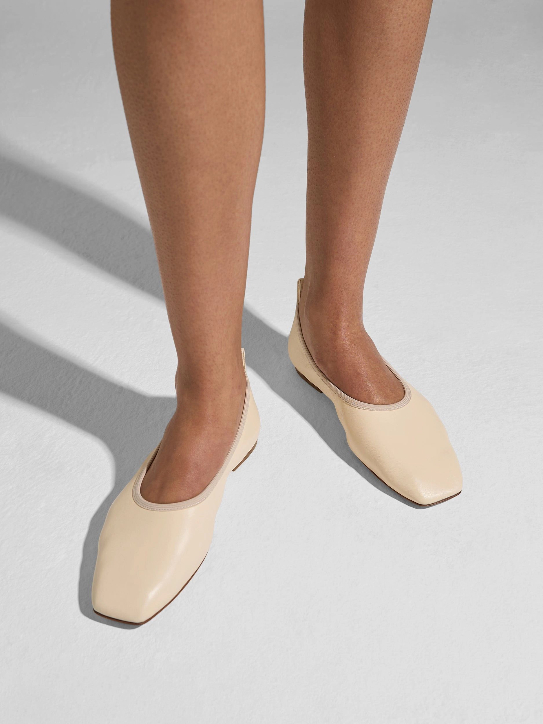 Comfortable Walk Nomi Ruched Flats