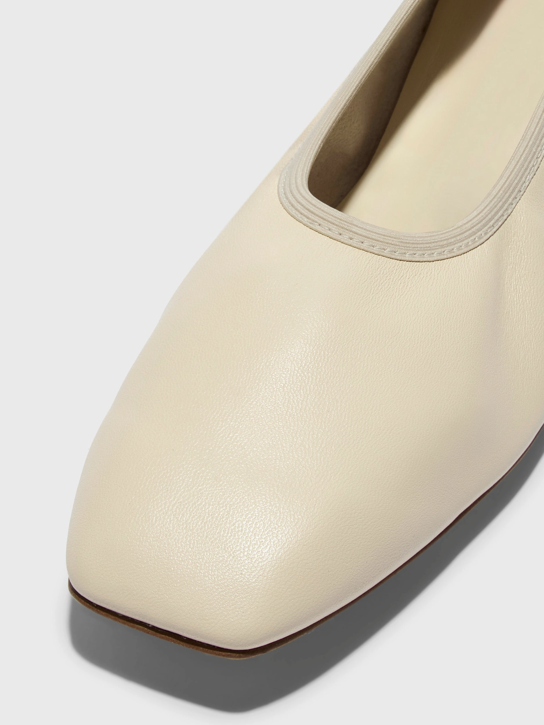 Comfortable Walk Nomi Ruched Flats