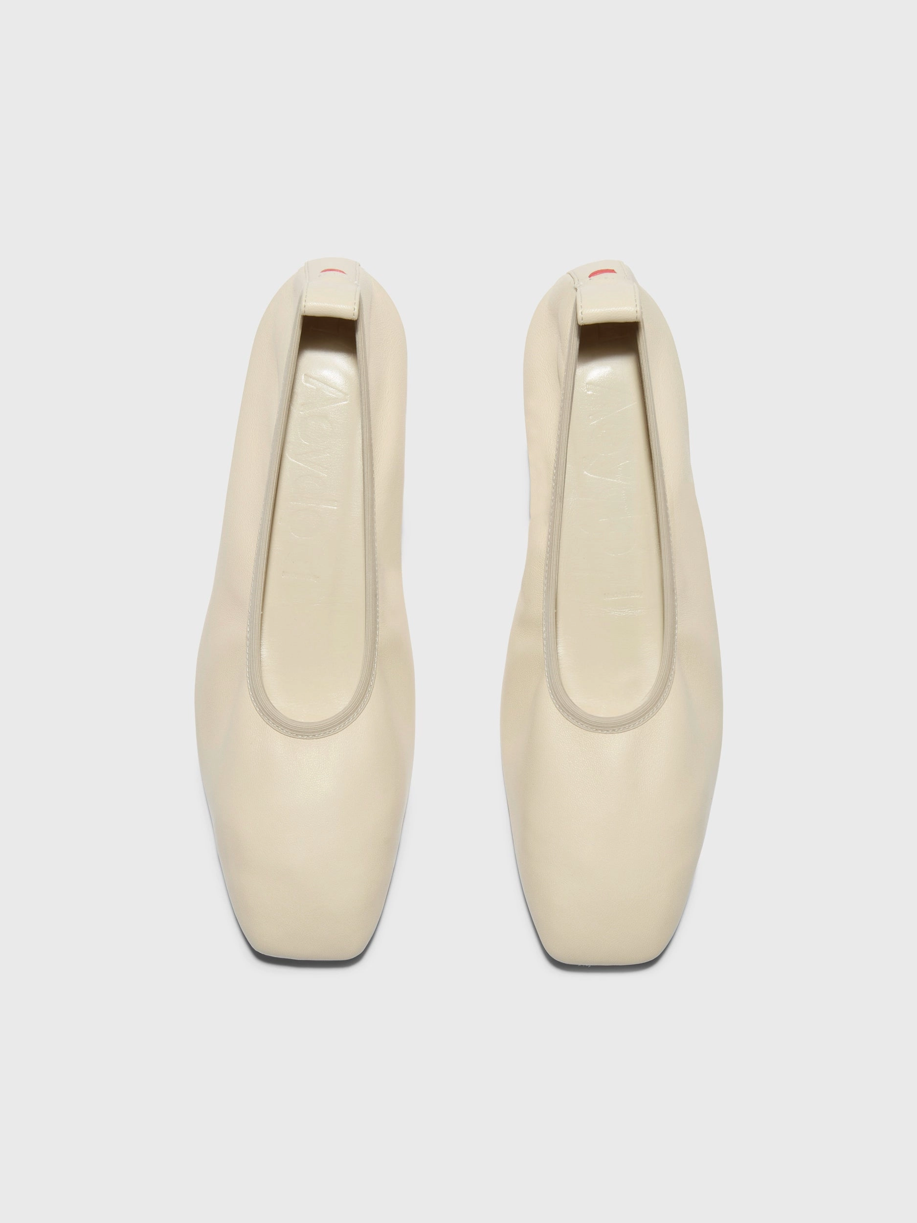 Comfortable Walk Nomi Ruched Flats