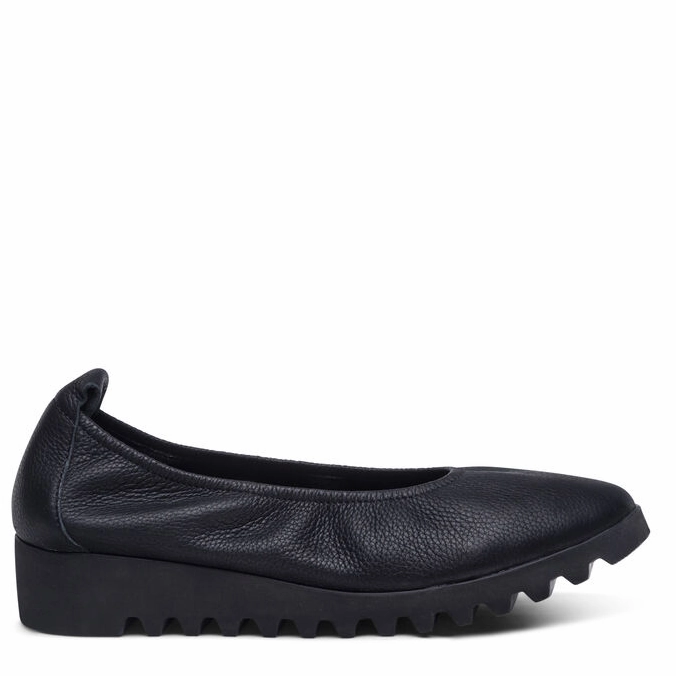 Everyday Edge Comfortable Performance WOMEN'S BRIANNA