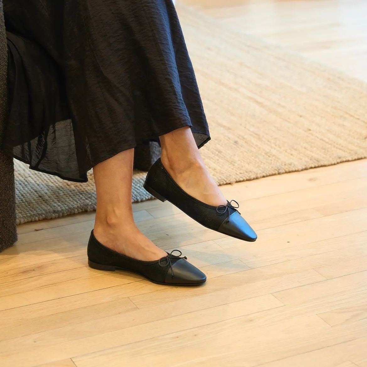 Como - Black Diamond/Black Leather Timeless Style