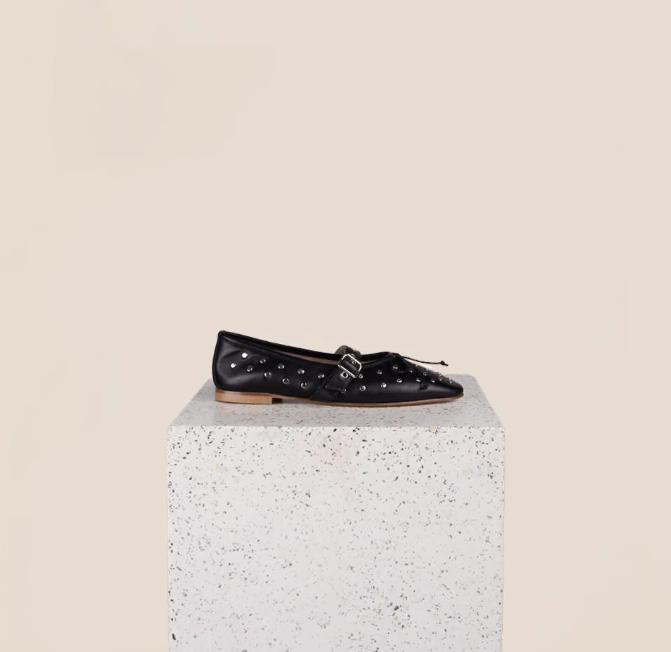 Como Buckle - Black Studs Comfort First