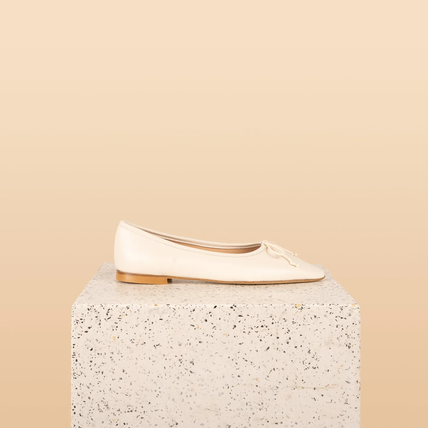 Como - Ivory Stylish Basic