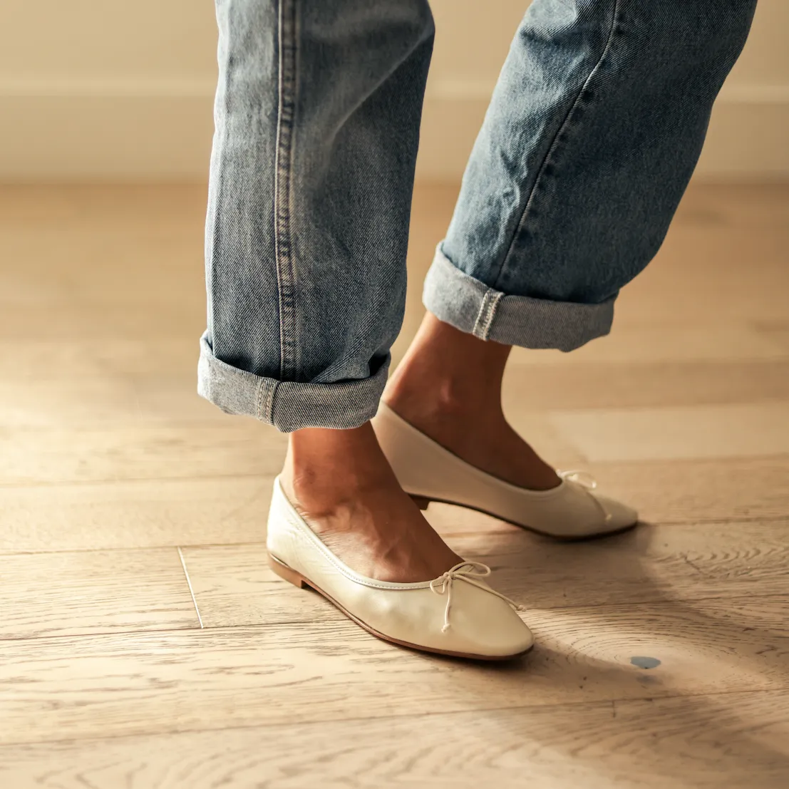 Como - Ivory Stylish Basic