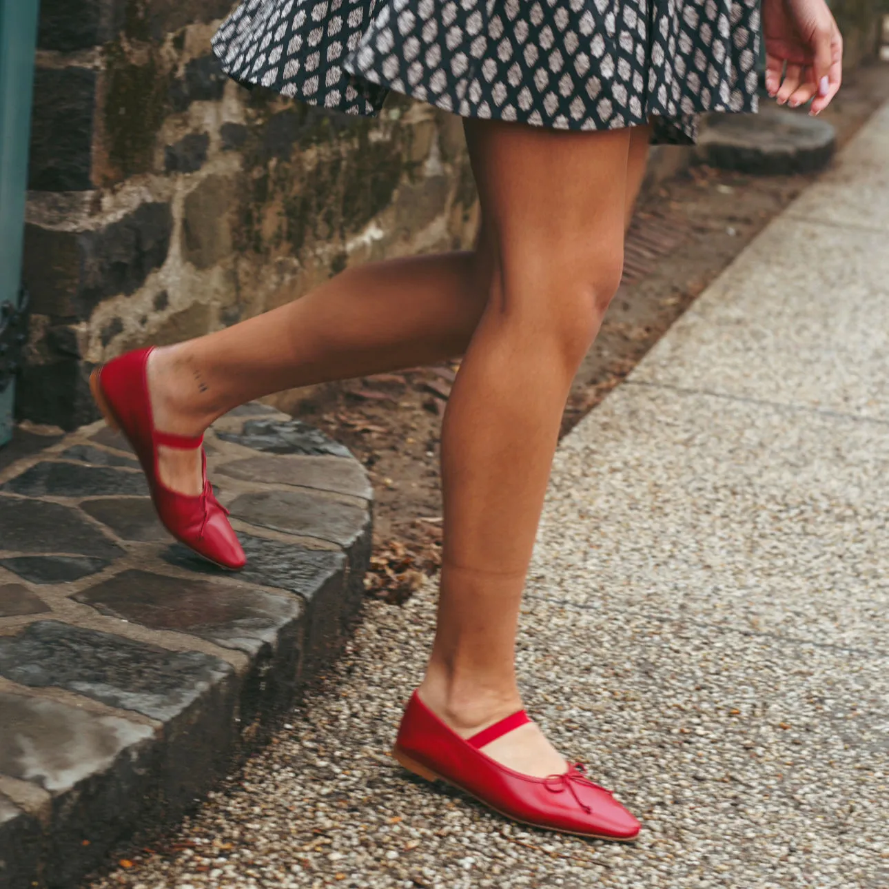 Como Strap - Hibiscus Flexible Outsole