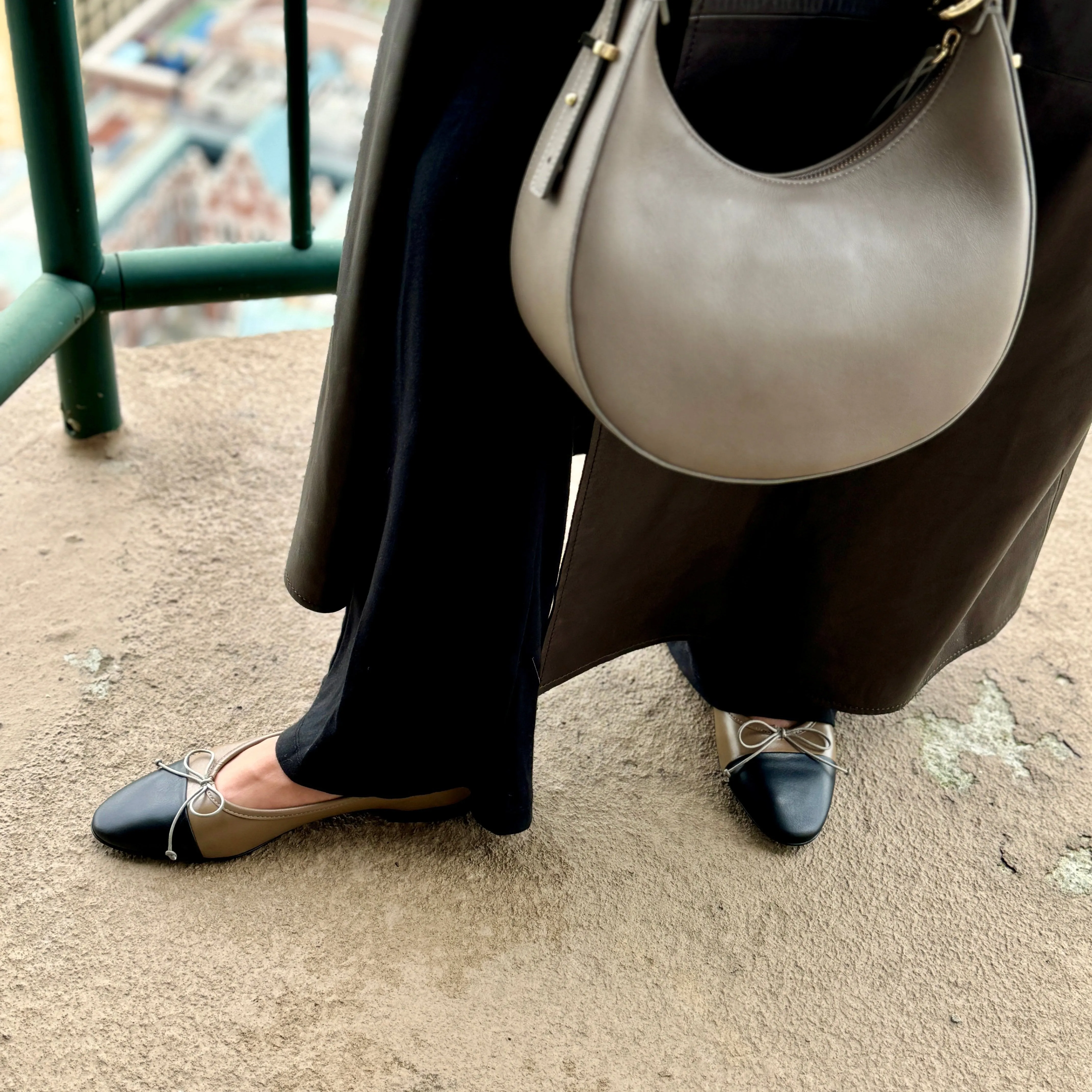 Como - Taupe/Black Cap Modern Look