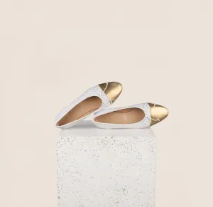 Como - White Dotted/Gold Light Step Design