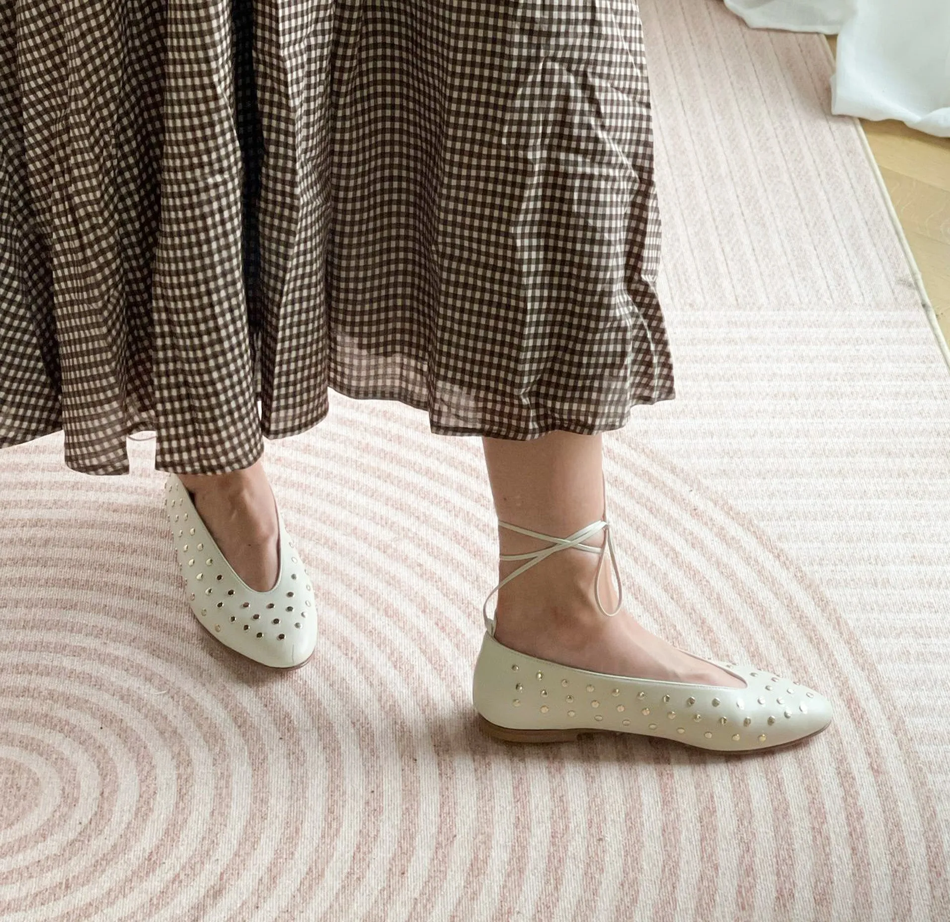 Cozy Comfort Scala Ties - Ivory Studs