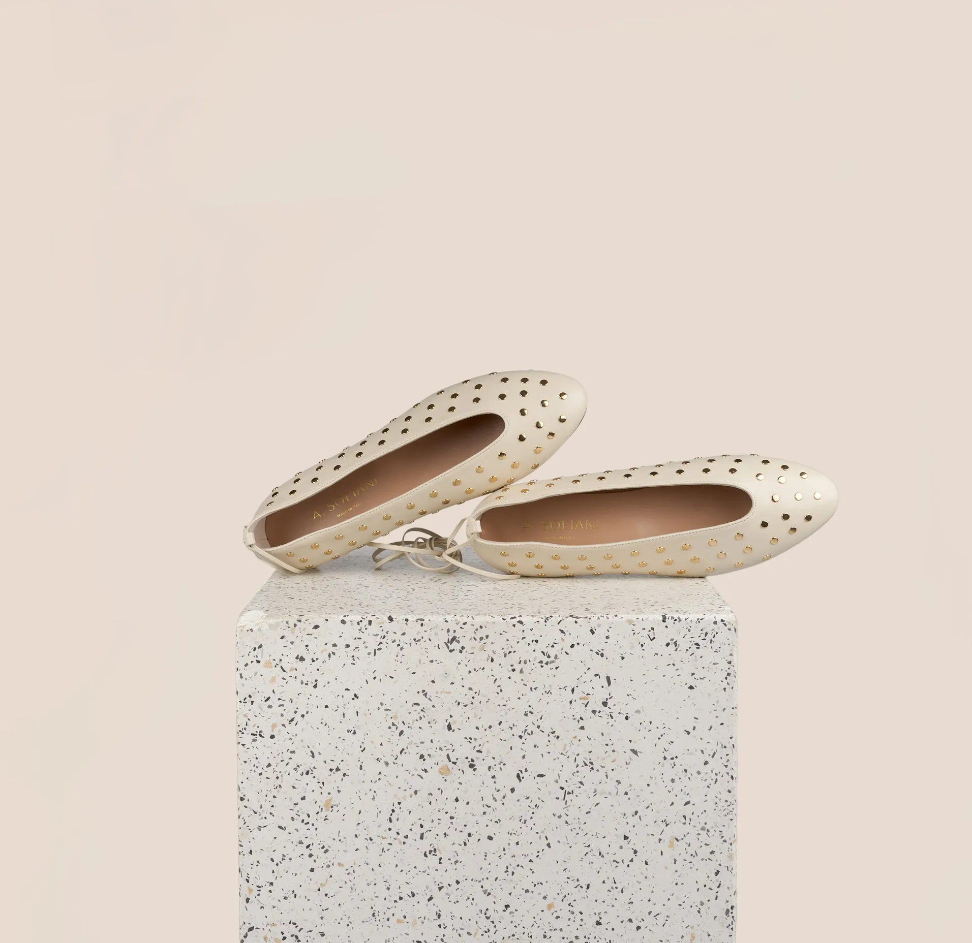 Cozy Comfort Scala Ties - Ivory Studs