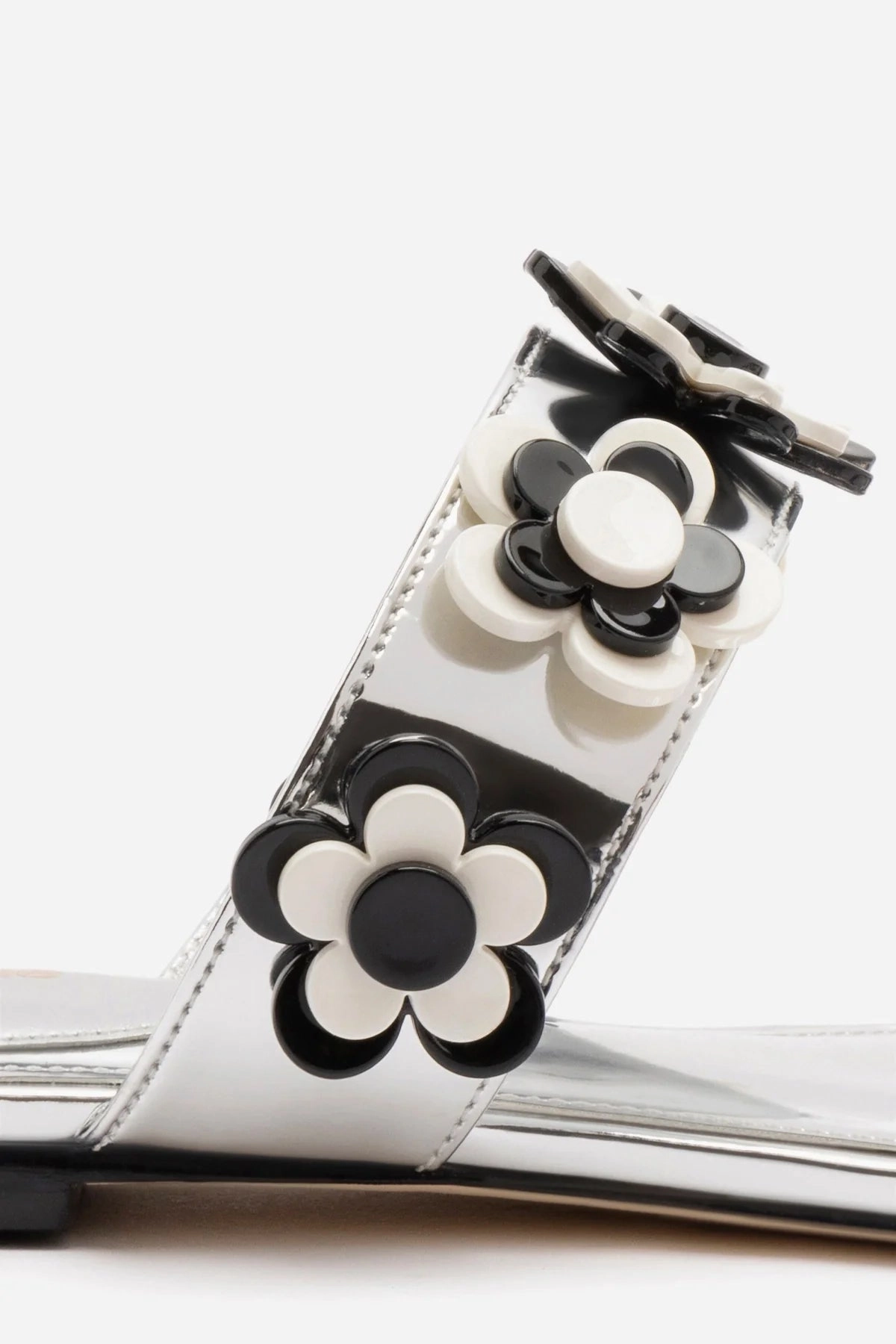 Cushioned Footbed Larroud?? x Gabriela Noelle: Blossom Flat Sandal In Silver Specchio and Black and White Acrylic