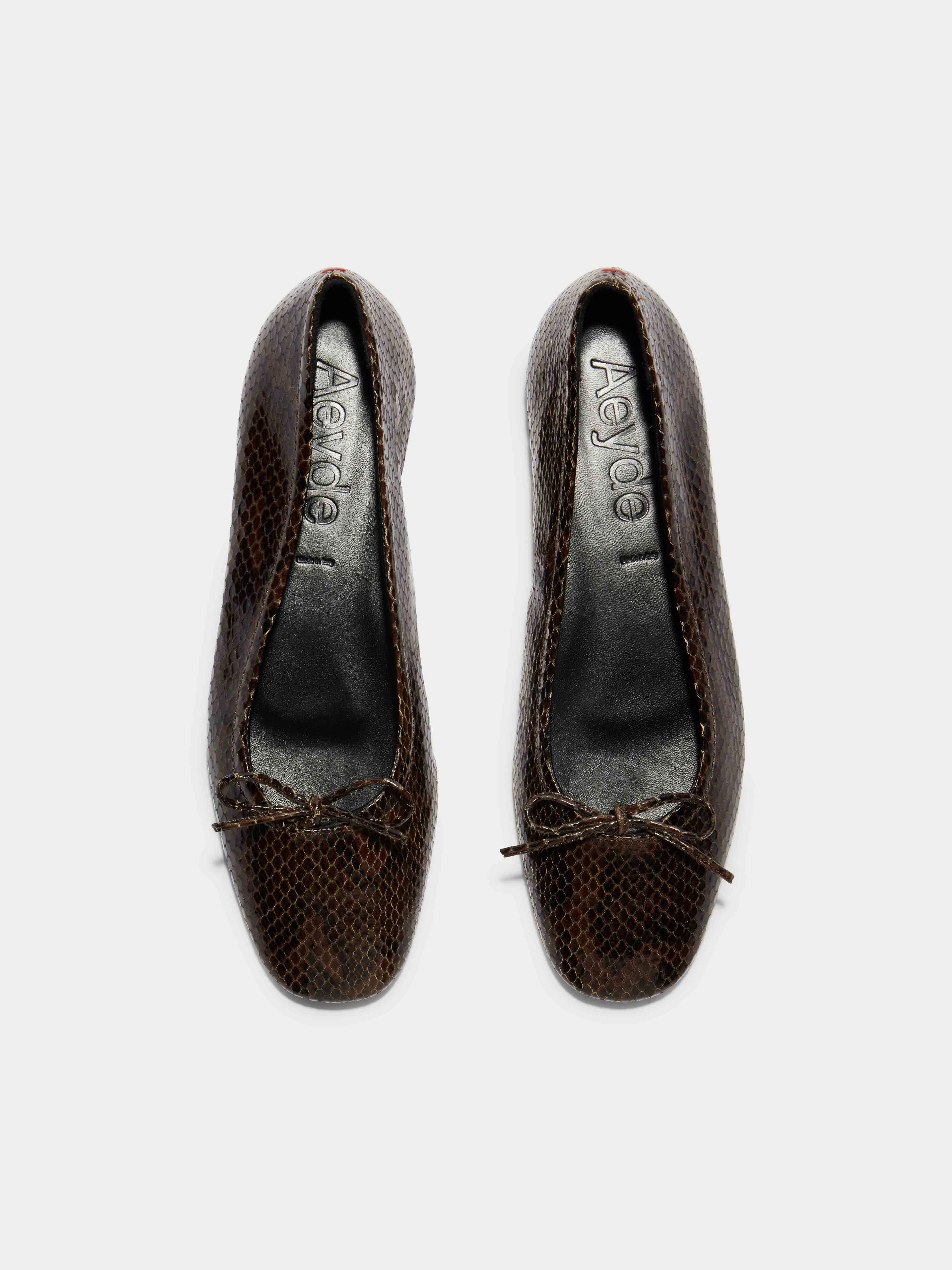 Delfina Leather Ballet Flats Practical Design