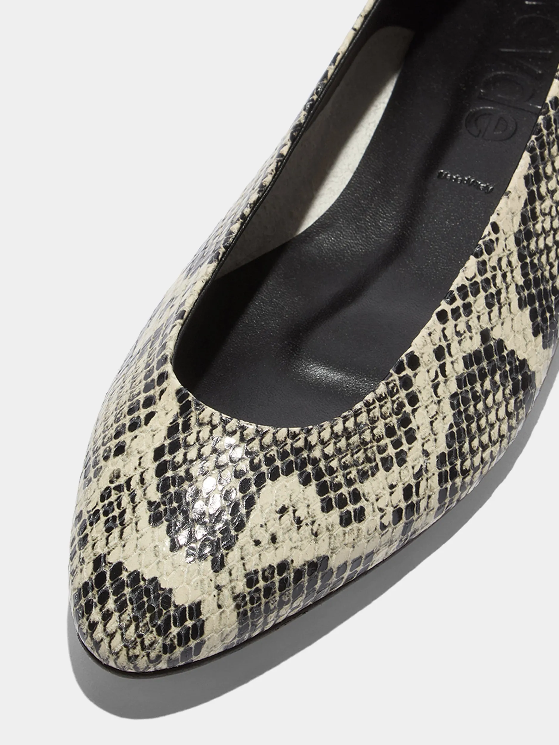 Ellie Almond-Toe Flats Casual Elegance