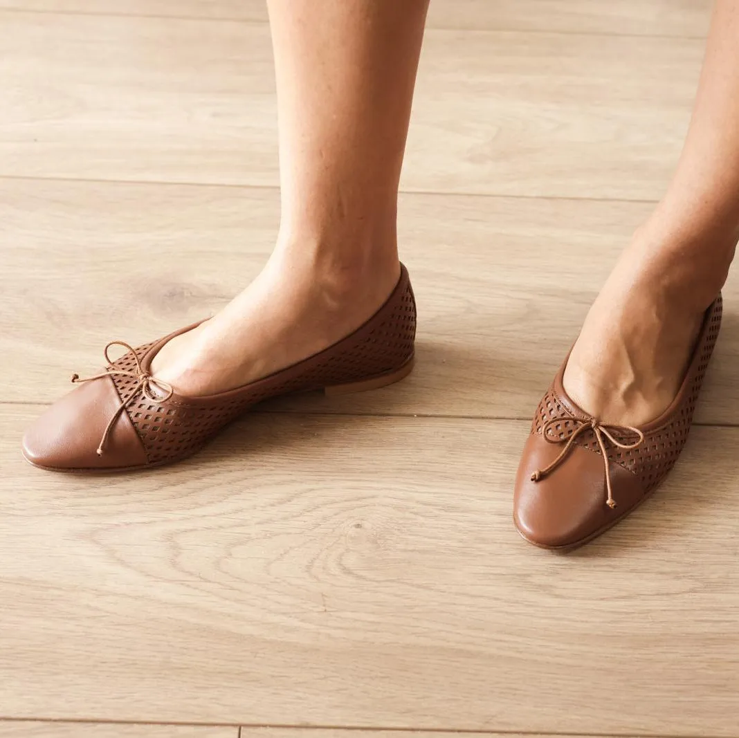 Everyday Essential Como - Perforated Pecan (Cap toe)