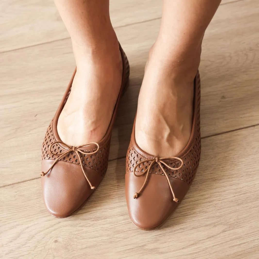Everyday Essential Como - Perforated Pecan (Cap toe)