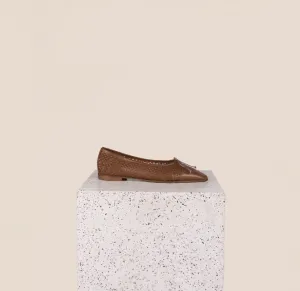 Pointed Toe Design Comfortable Support Como - Perforated Pecan (Cap toe)