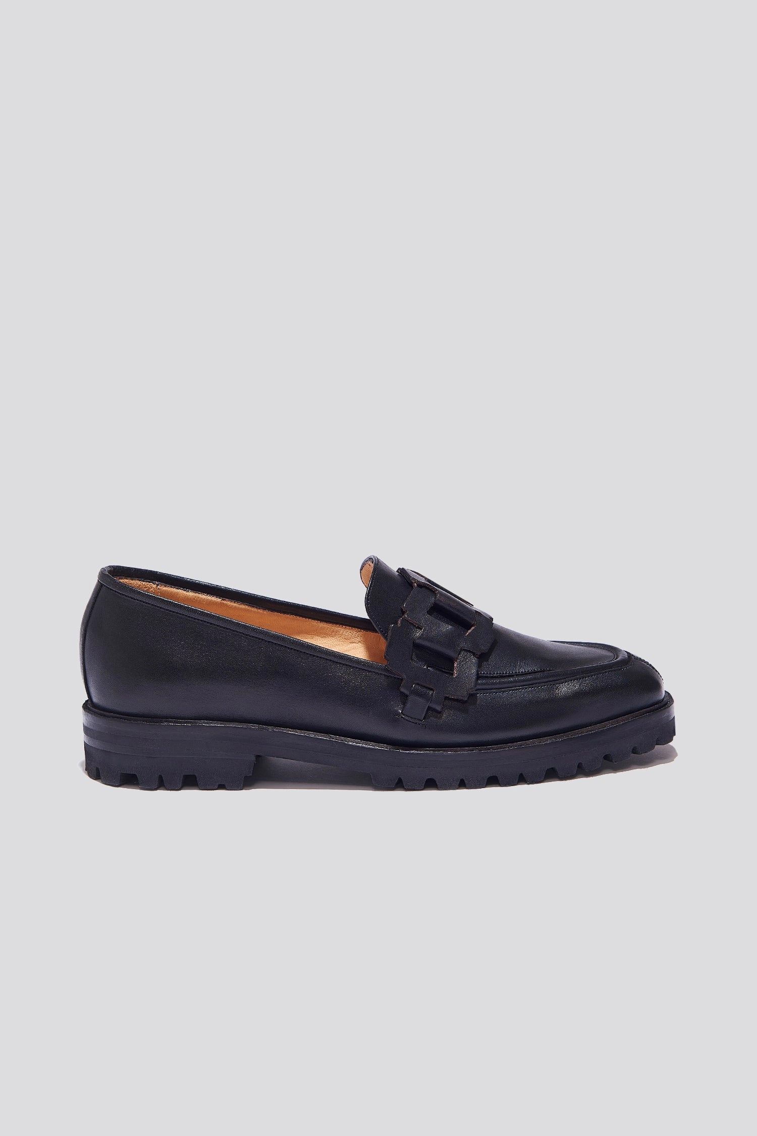 Casual Movement Durable Sole Trini Loafer in Black