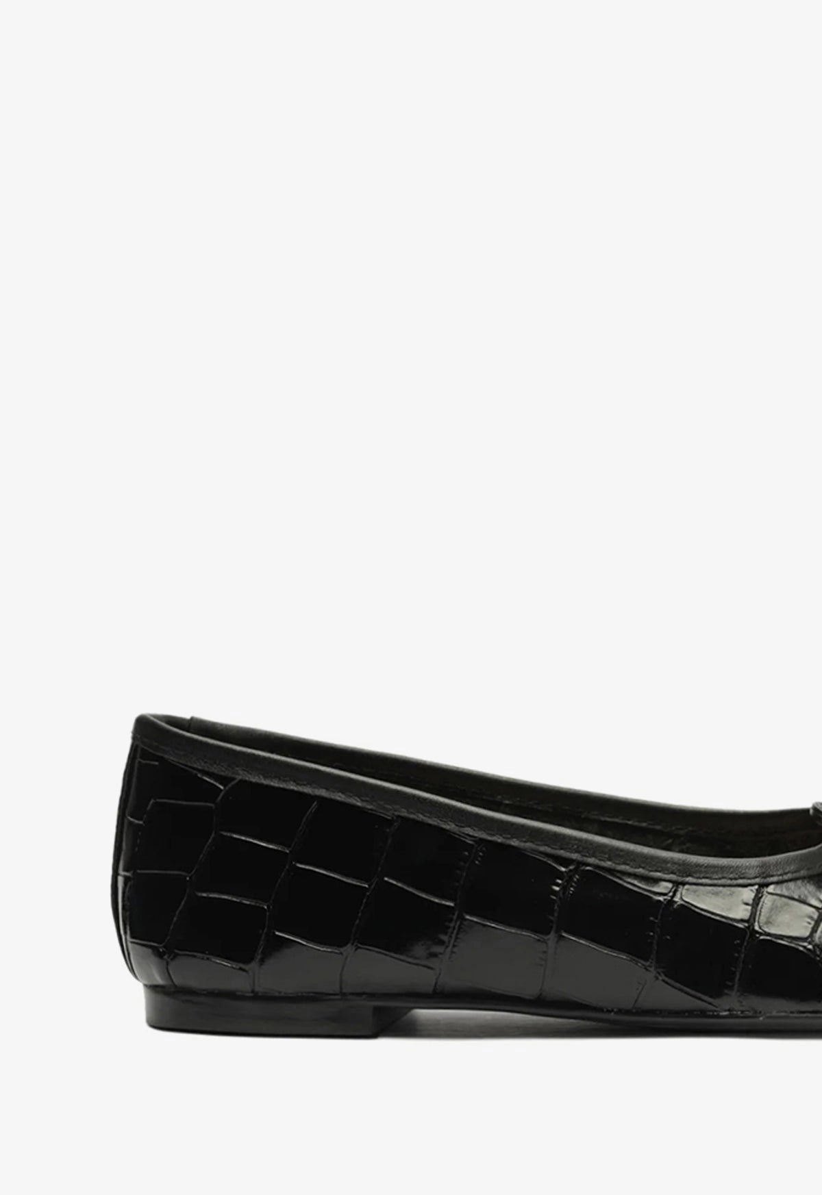 Flexible Construction Arissa Black Leather Ballet Flat