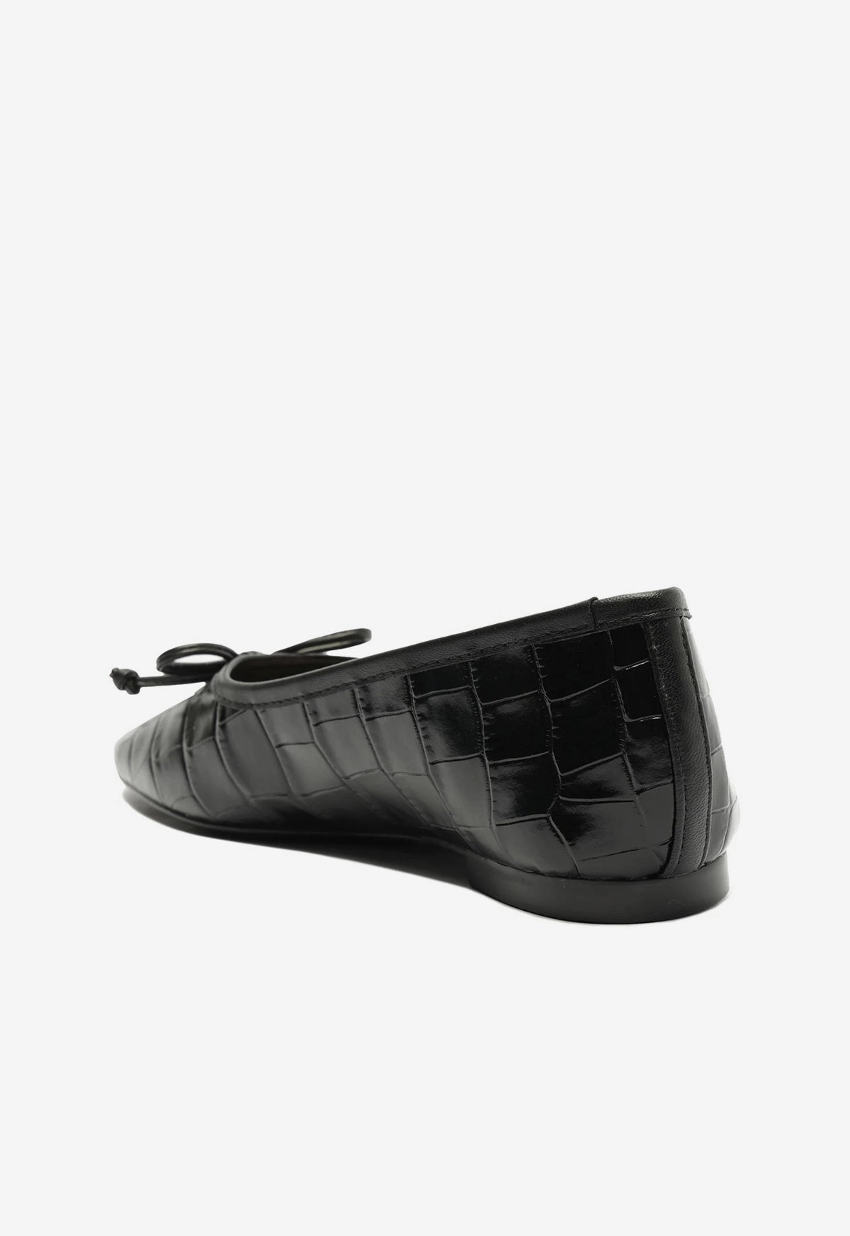 Flexible Construction Arissa Black Leather Ballet Flat