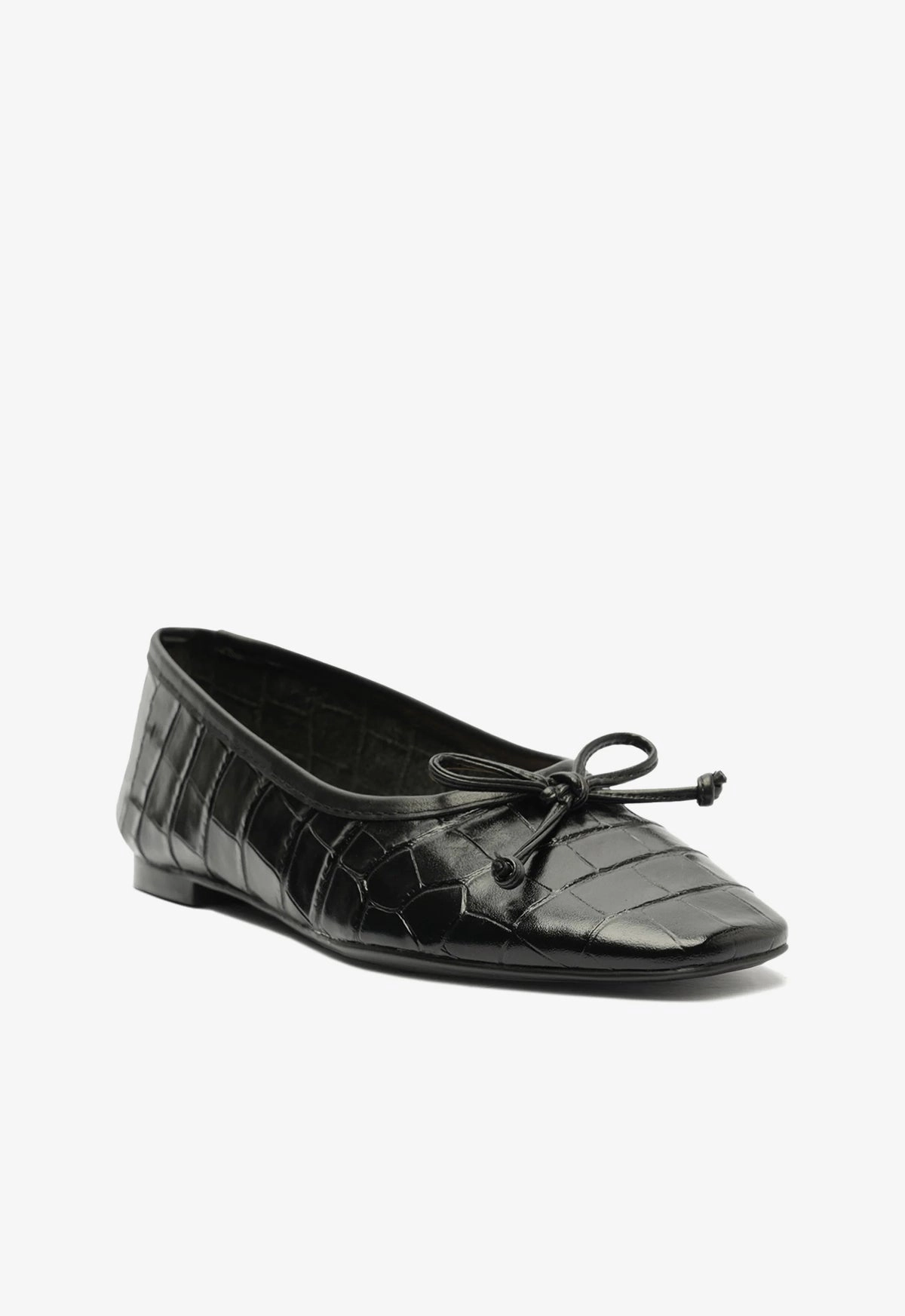 Flexible Construction Arissa Black Leather Ballet Flat
