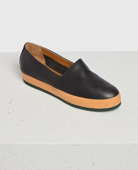 Gentian Flat Light Padding Shoes