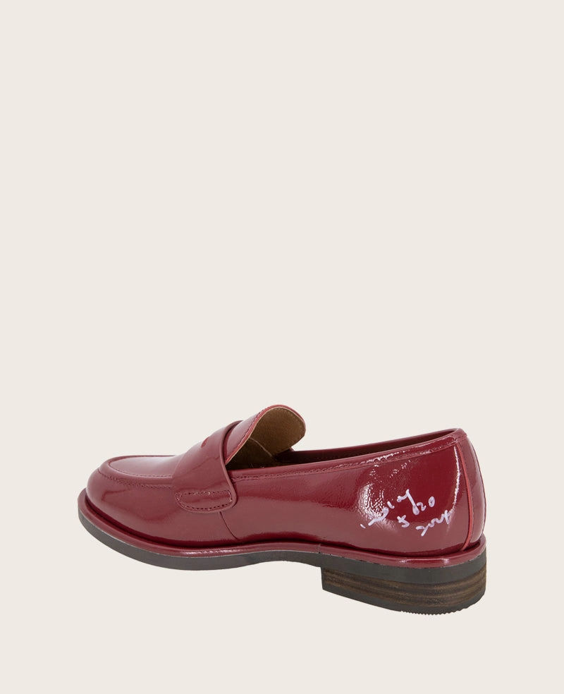 GENTLE SOULS - Cybil Crinkle Patent Loafer Urban Explorer