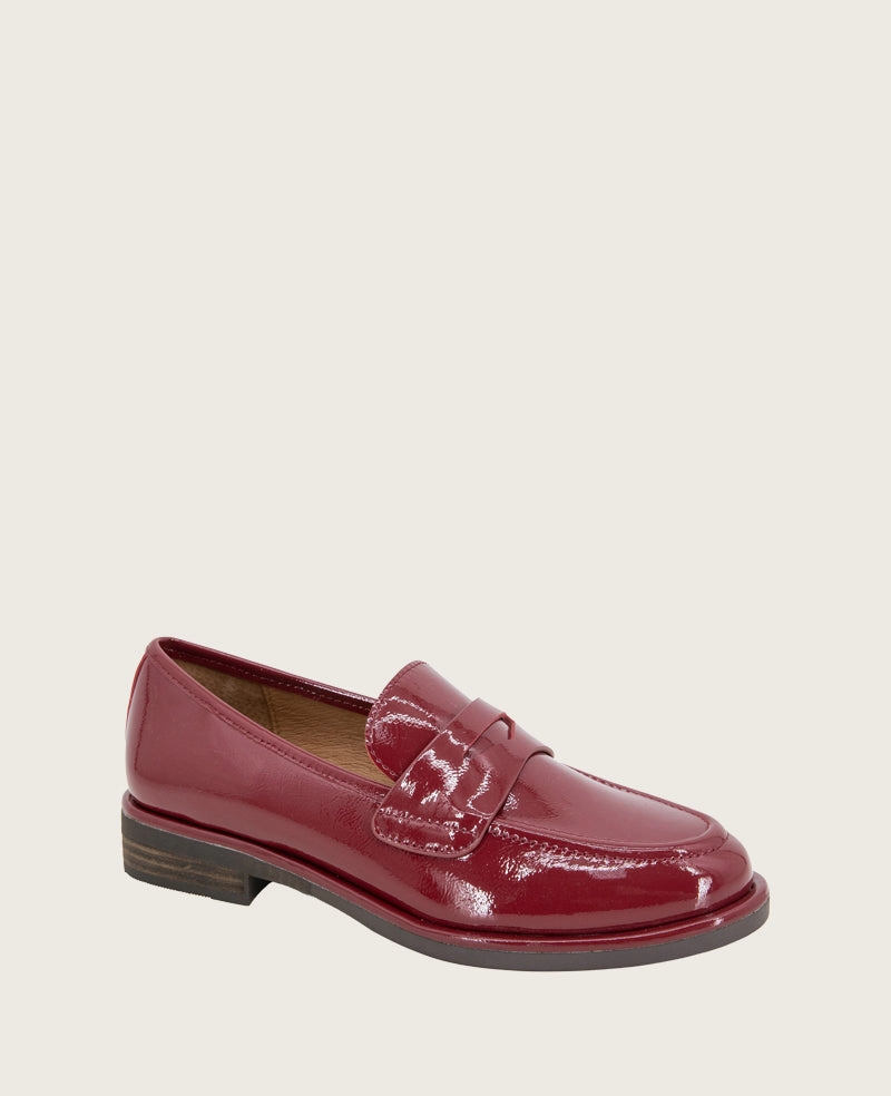 GENTLE SOULS - Cybil Crinkle Patent Loafer Urban Explorer
