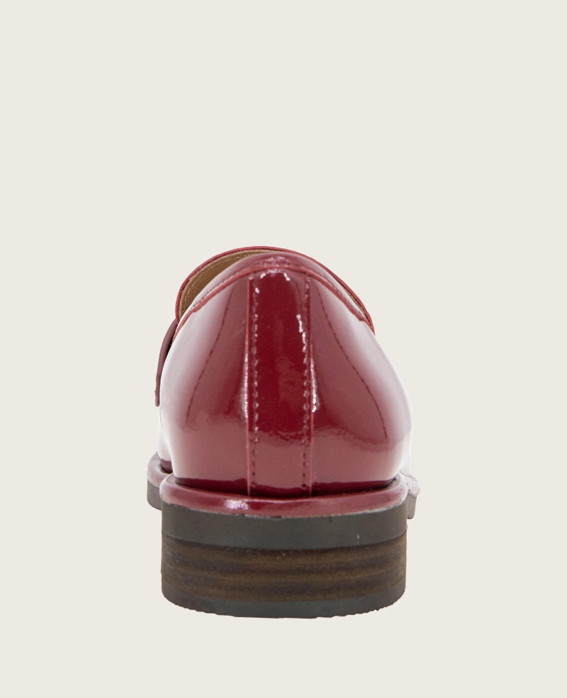 GENTLE SOULS - Cybil Crinkle Patent Loafer Urban Explorer
