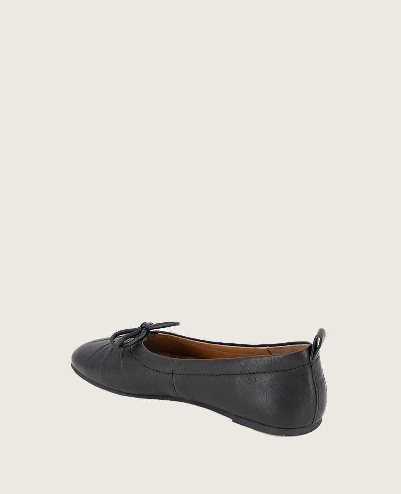 GENTLE SOULS - Marilyn Leather Pleated Ballet Flat Smart Comfort