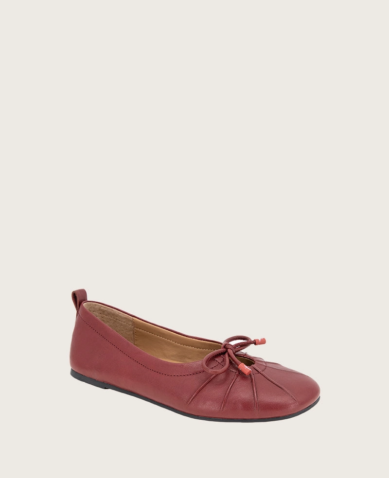 GENTLE SOULS -  Marilyn Leather Pleated Ballet Flat Versatile Look
