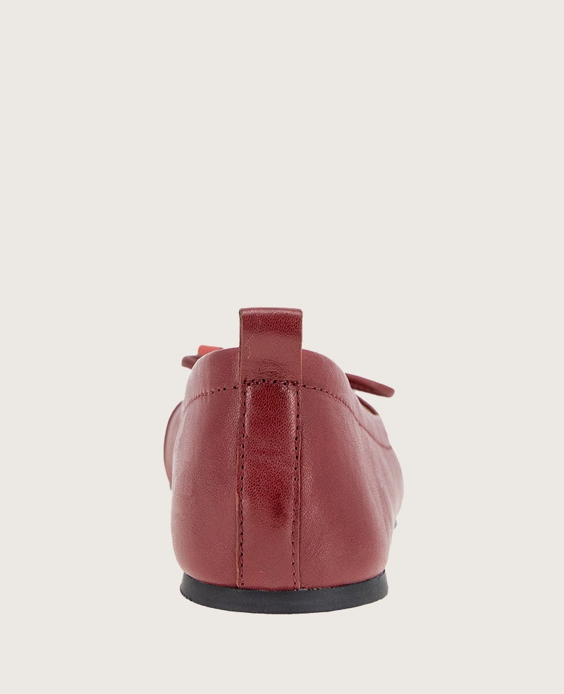 GENTLE SOULS -  Marilyn Leather Pleated Ballet Flat Versatile Look