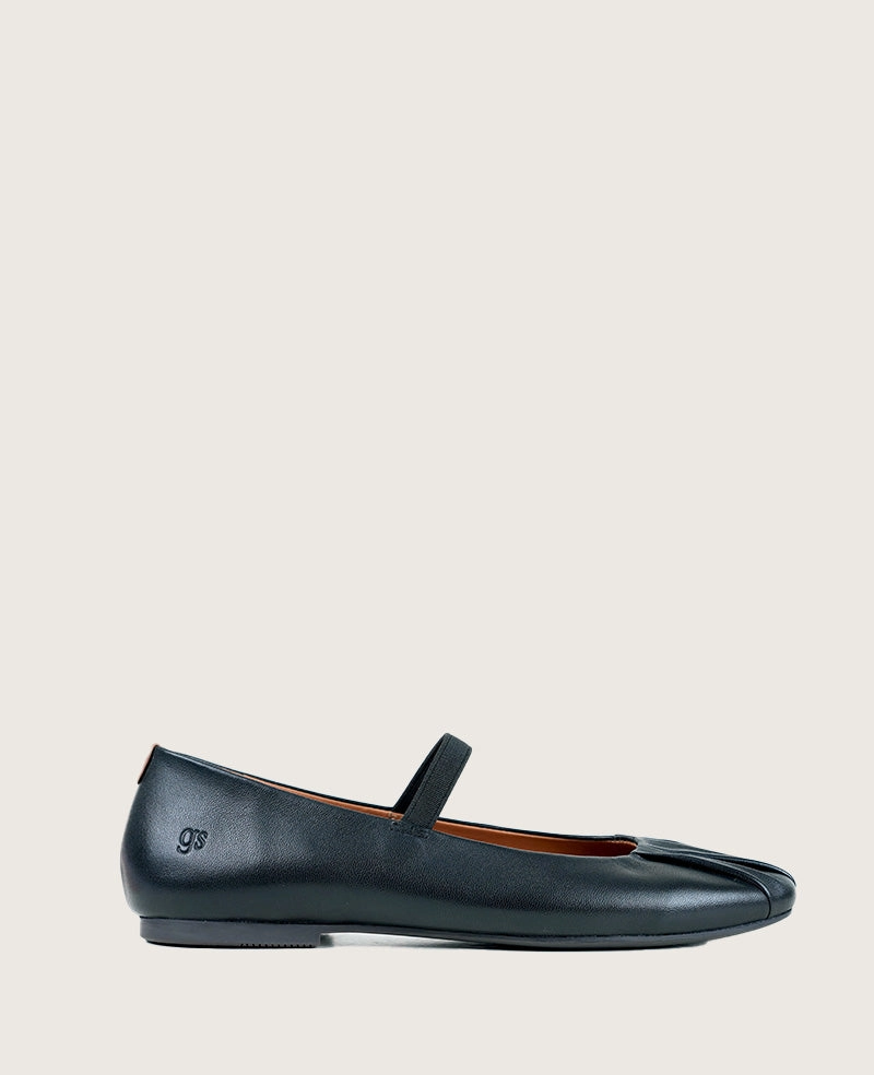 Trendy Fit GENTLE SOULS -  Walden Leather Pleated Toe Mary Jane Flat