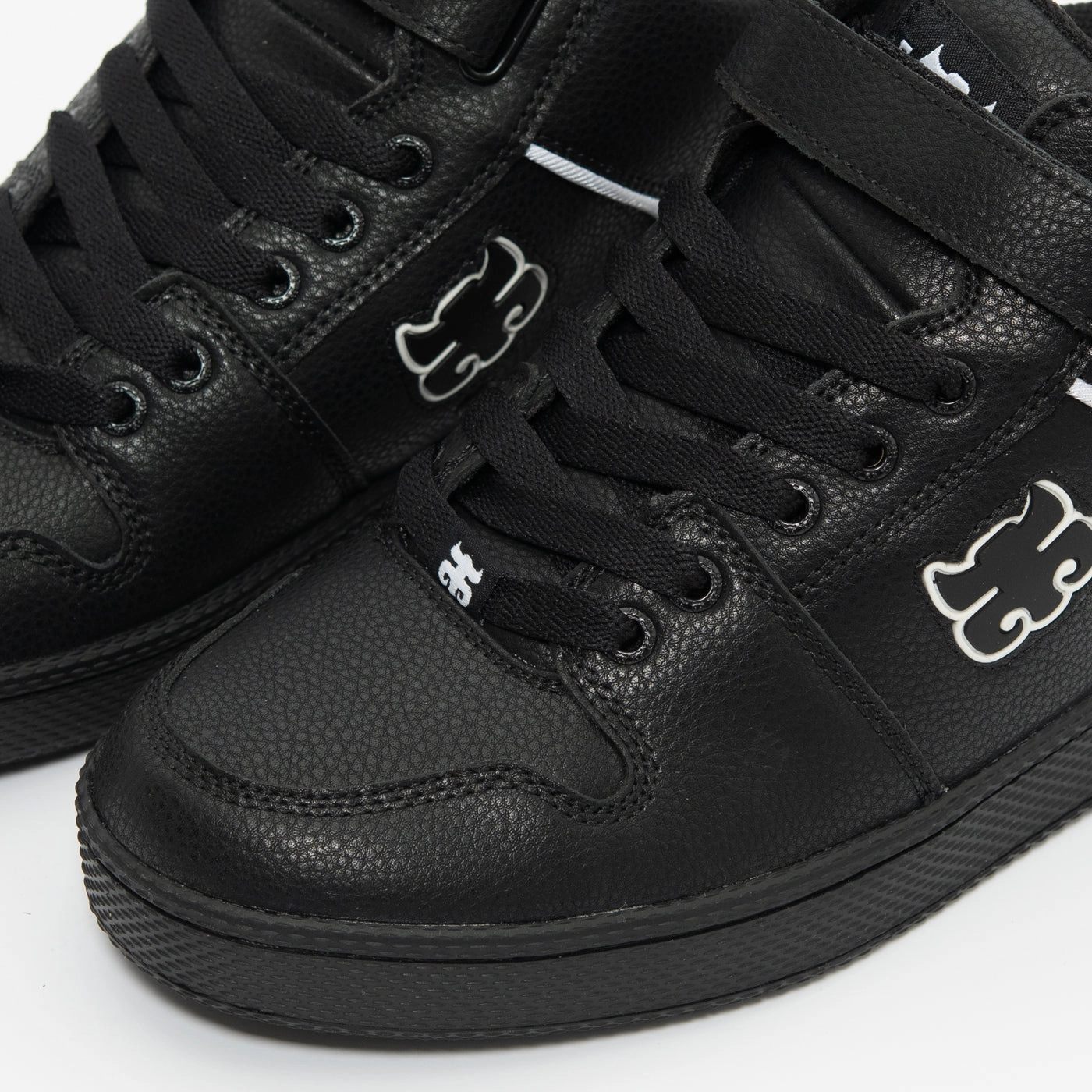 Grasshopper (Black) Breathable knit