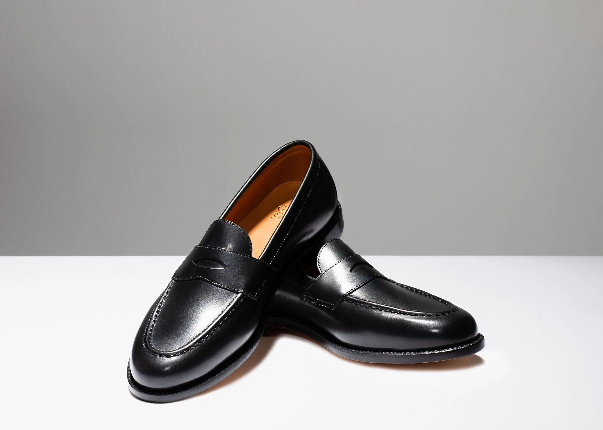 Heel Hug Traveler Penny Black Calf