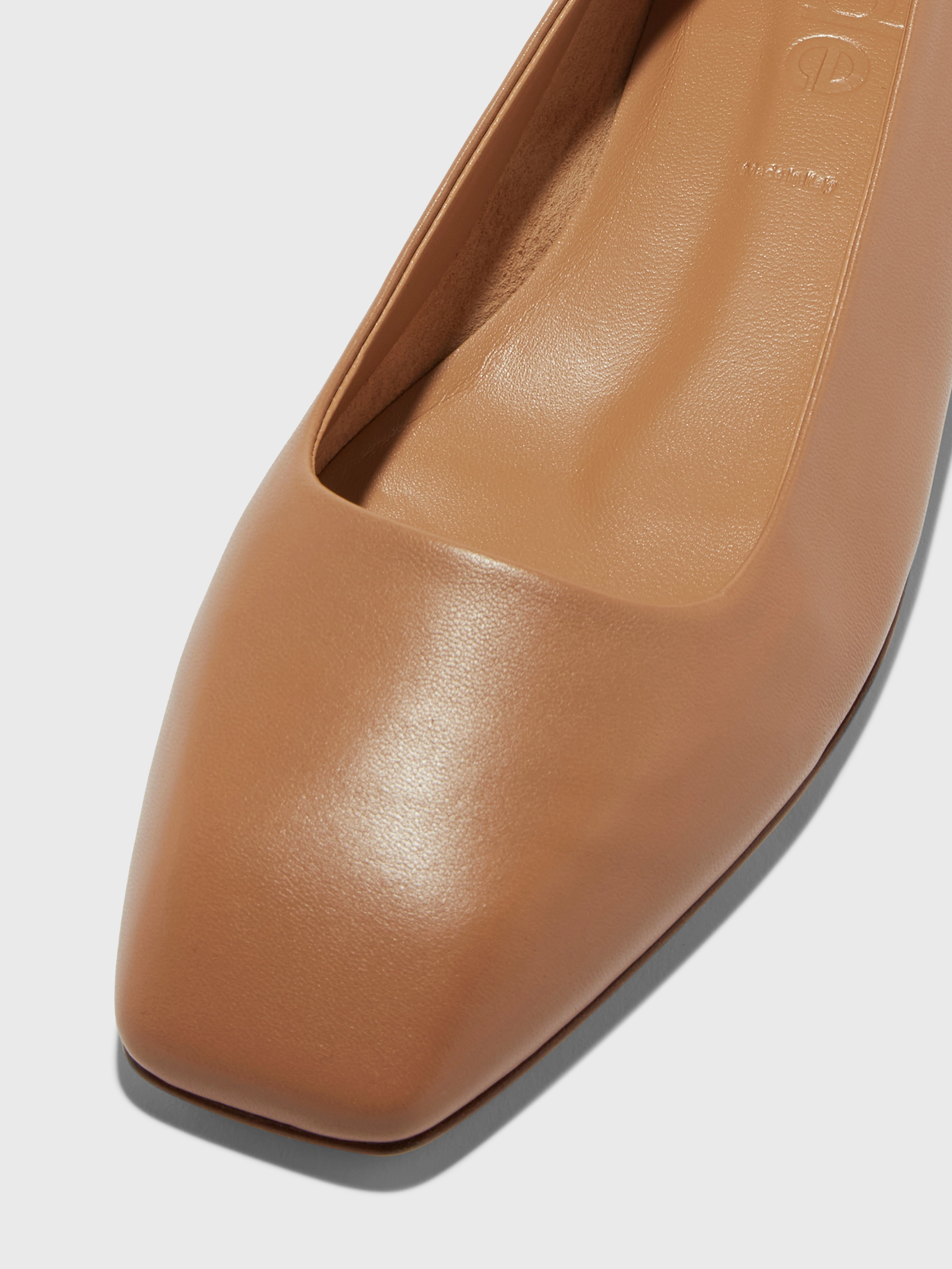Ida Leather Square-Toe Flats Sleek Construction