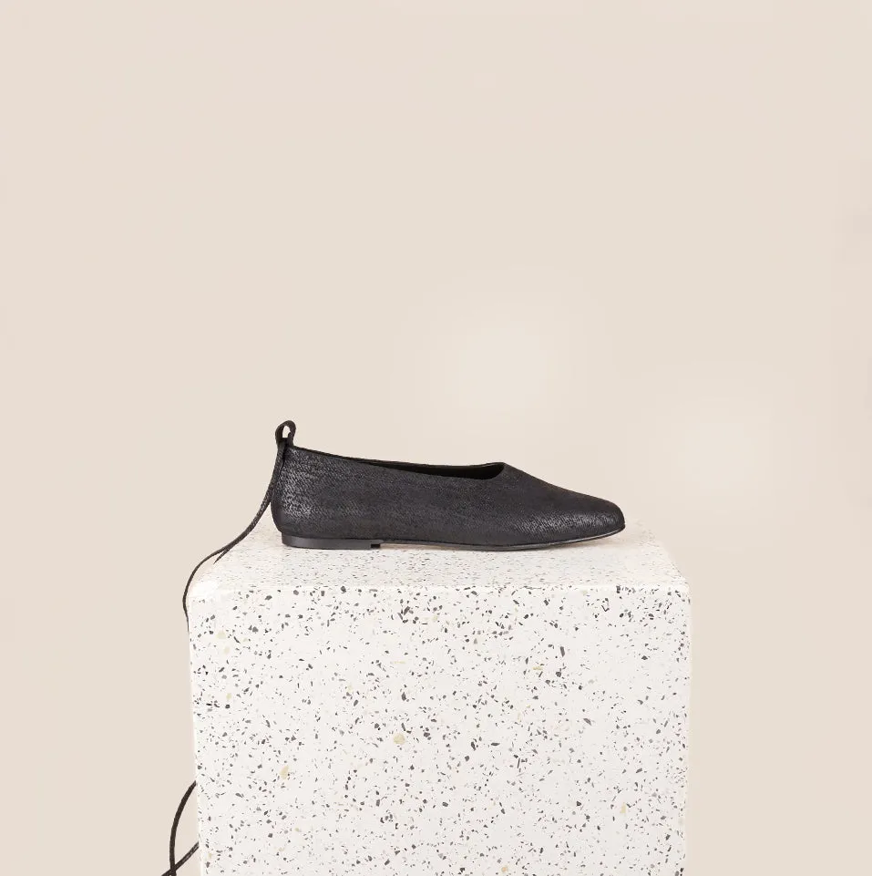 Imola - Black Twill Everyday Look