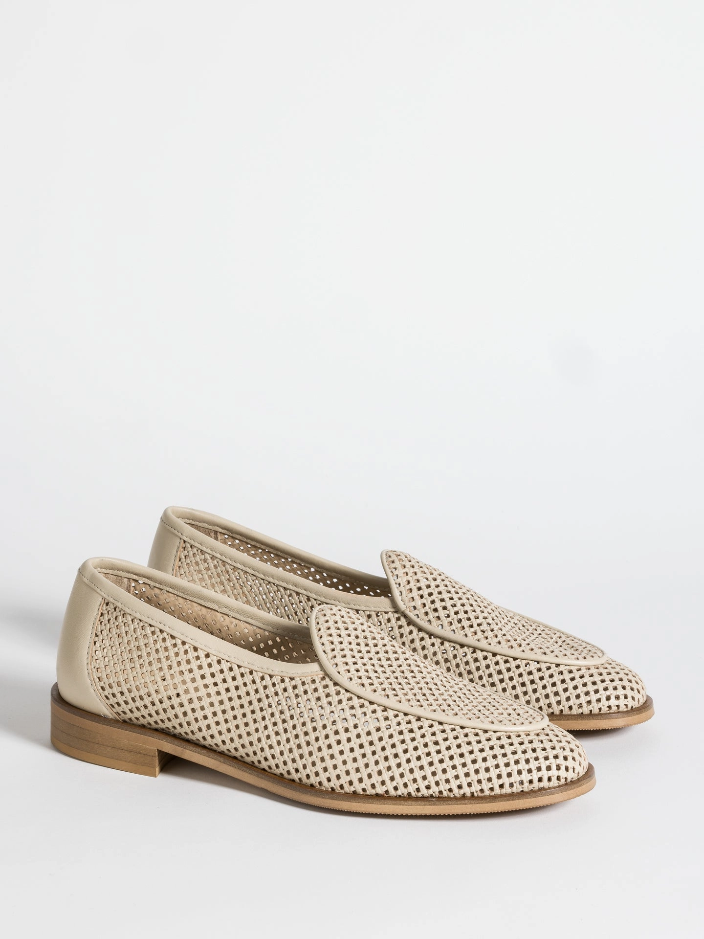Timeless Cushioning Sleek Look JACQUES NEW PERFO ??CRU