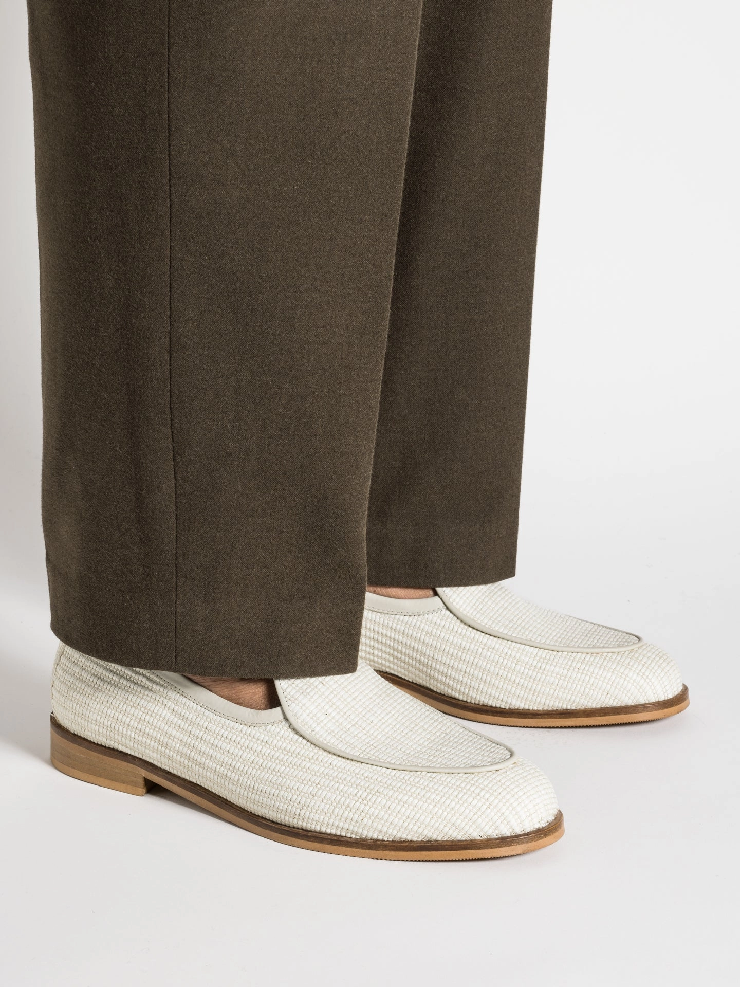 JACQUES NEW WHITE ANORIO Style Staple