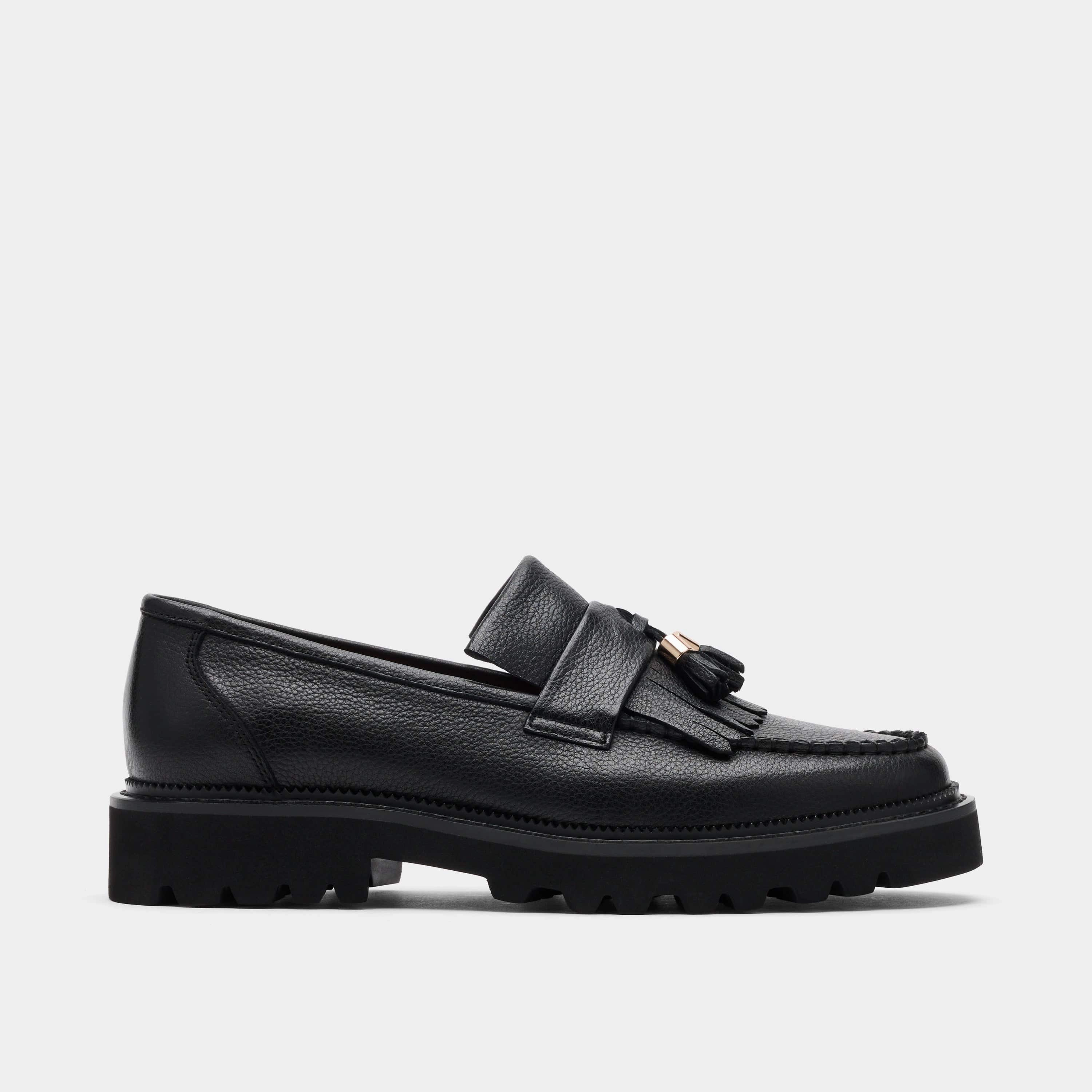 Urban Sprint Classic Walk Journey Black Pebble Leather Lug Tassel Loafer