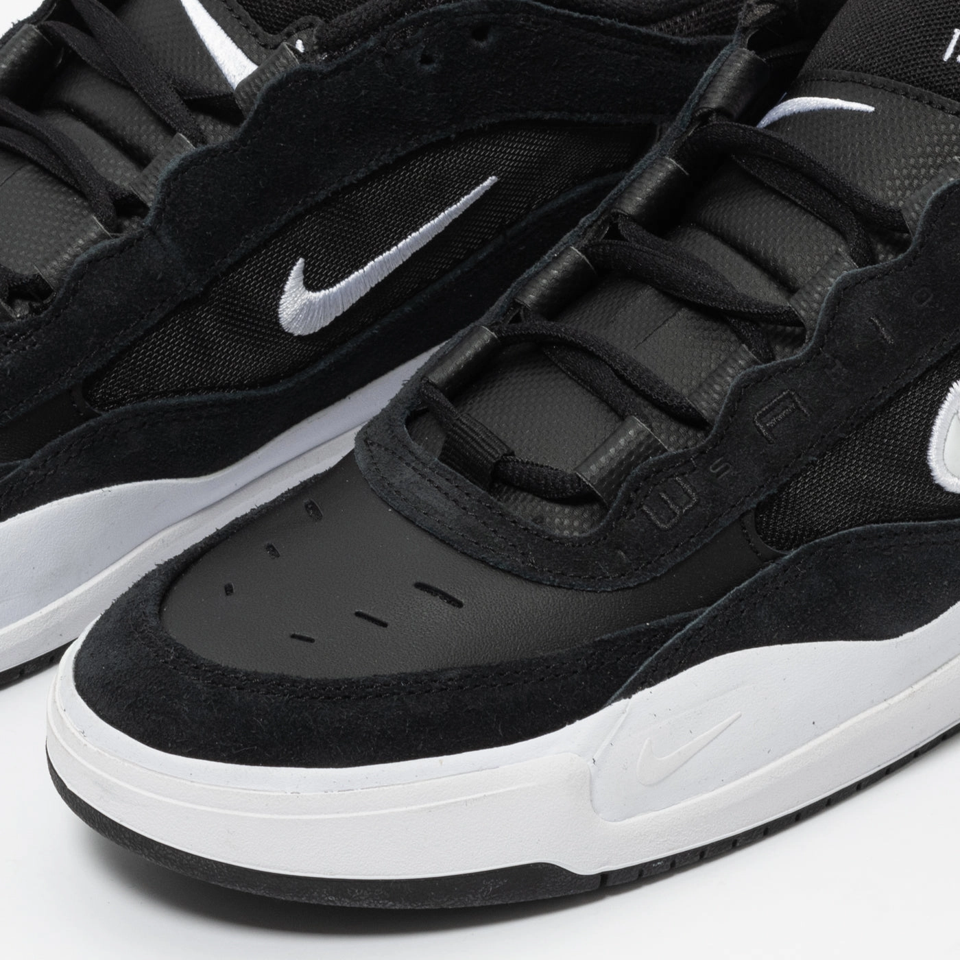 Light Step Air Max Ishod (Black/White/Black)