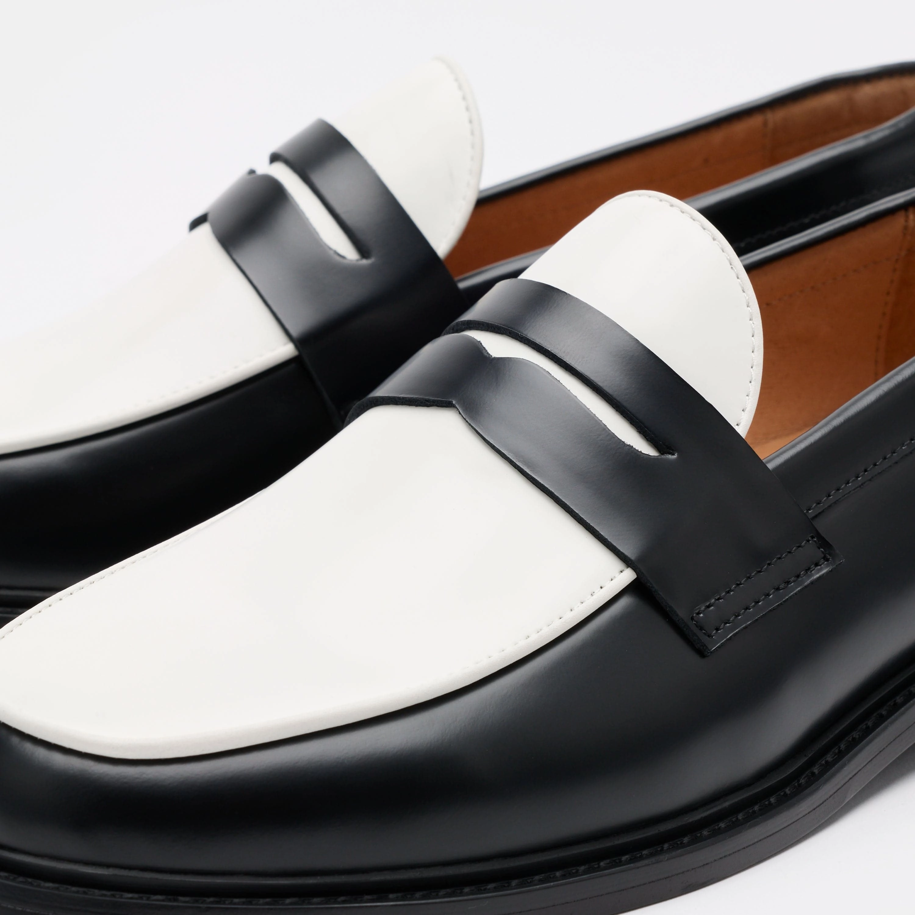 Light support Calum Black/White Calf Leather Penny Loafers