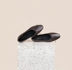 Versatile Construction Style Meets Comfort Footwear Como - Chocolate Leather