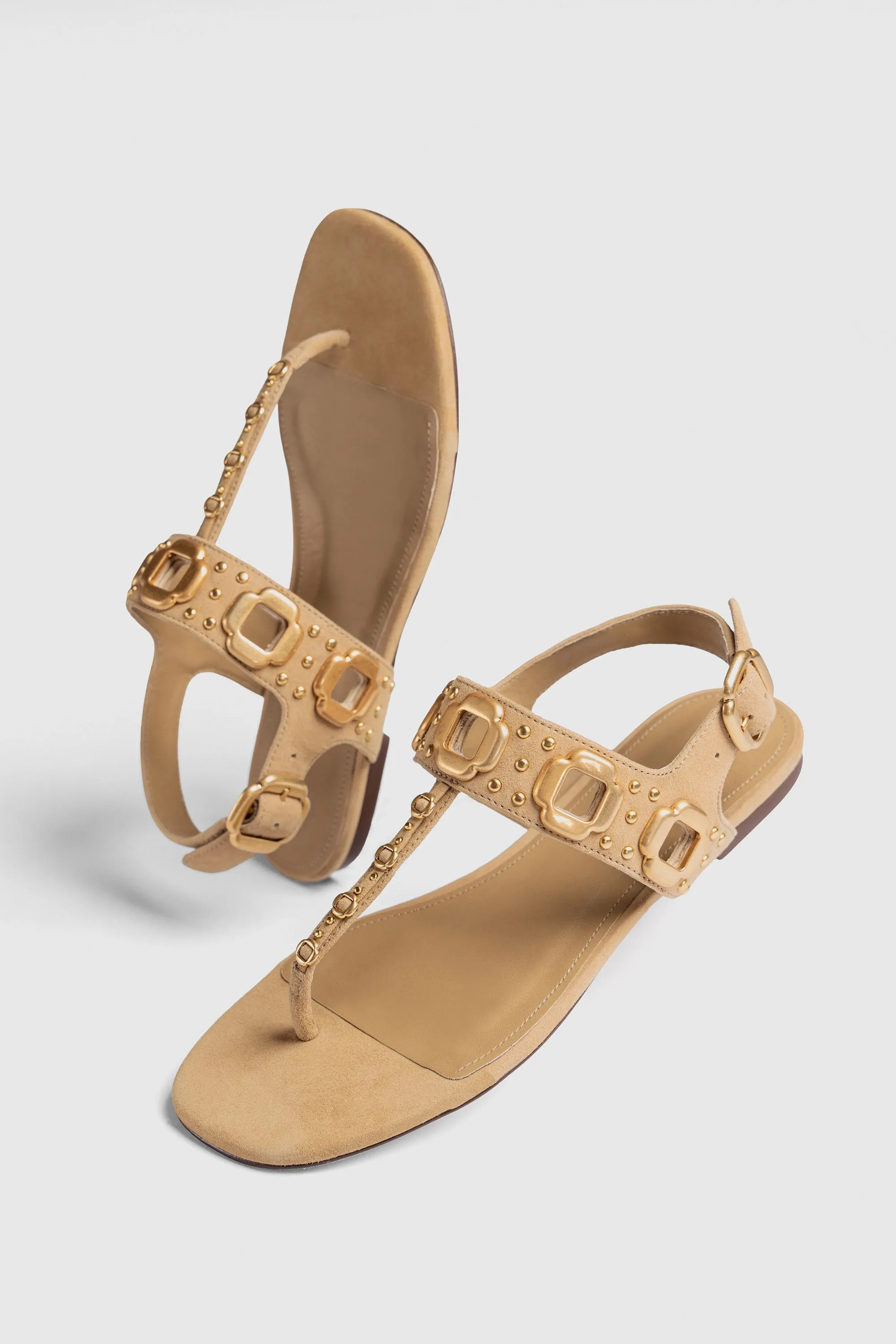 Milan Studs Thong Sandal In Peanut Suede Casual Design