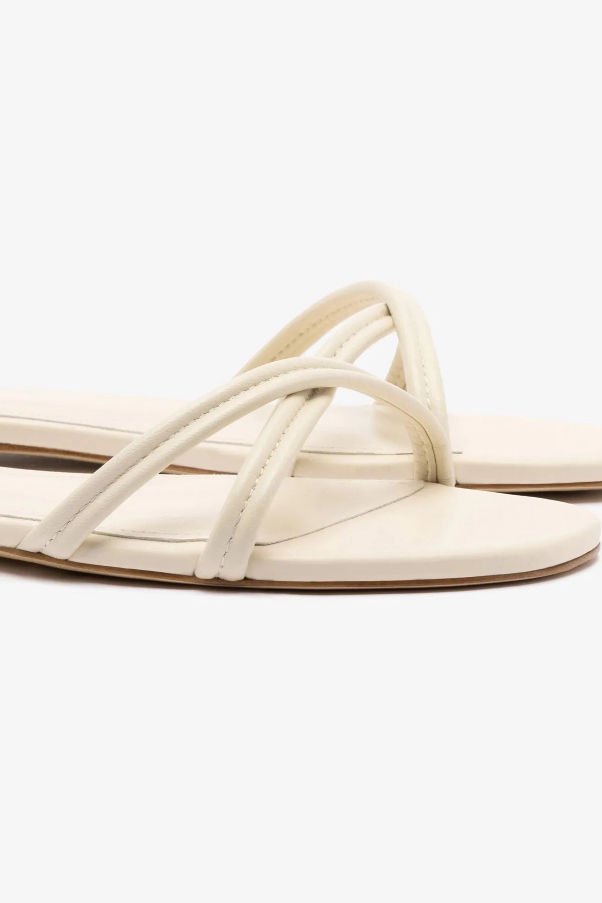 Moisture wicking Annie Flat In Ivory Leather