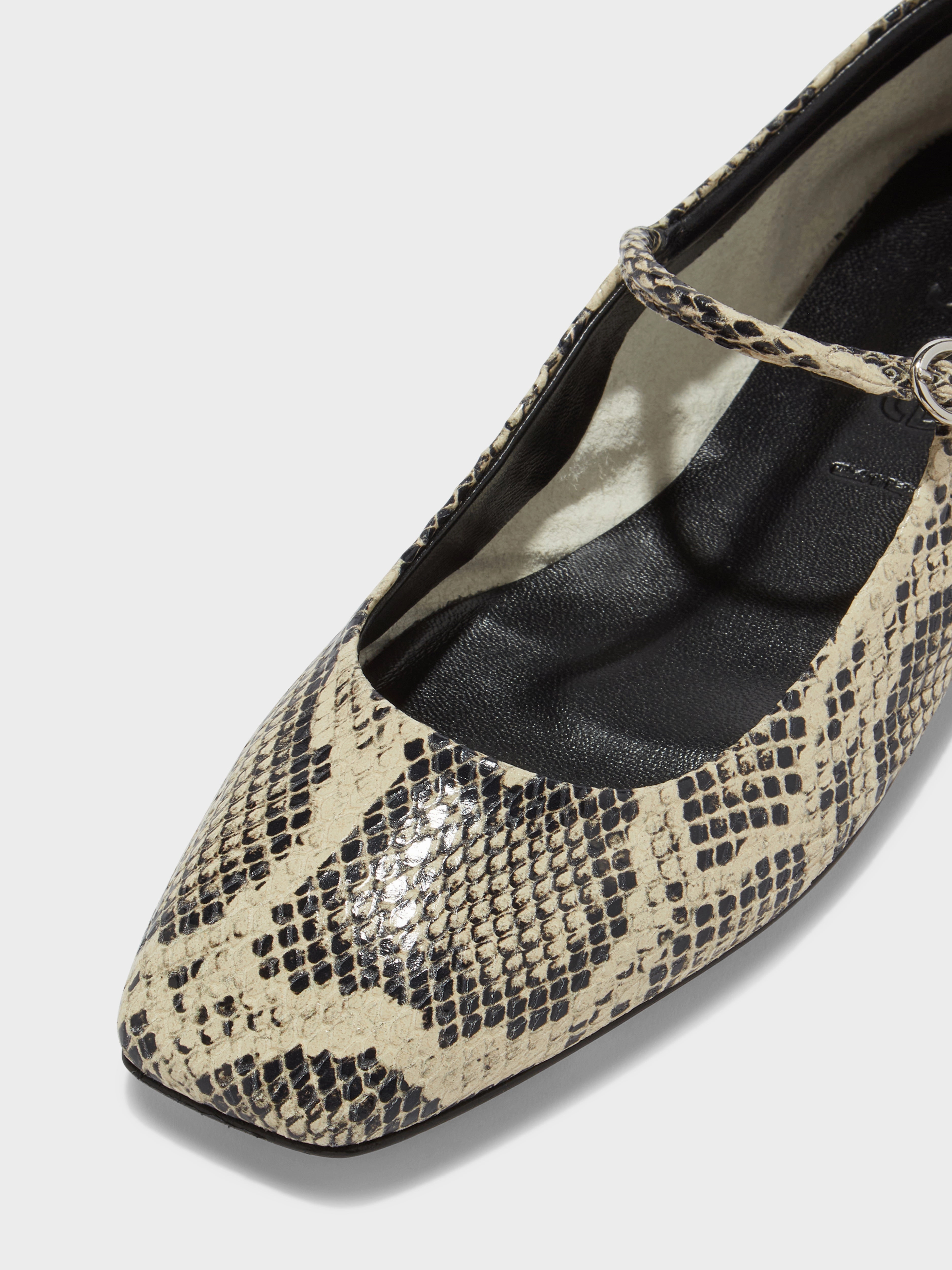 Practical Comfort Uma Mary-Janes Flats